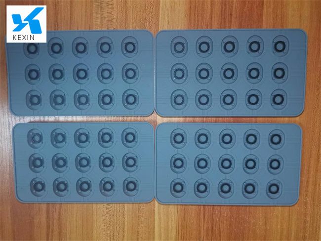 硅膠制品為什么容易變脆？